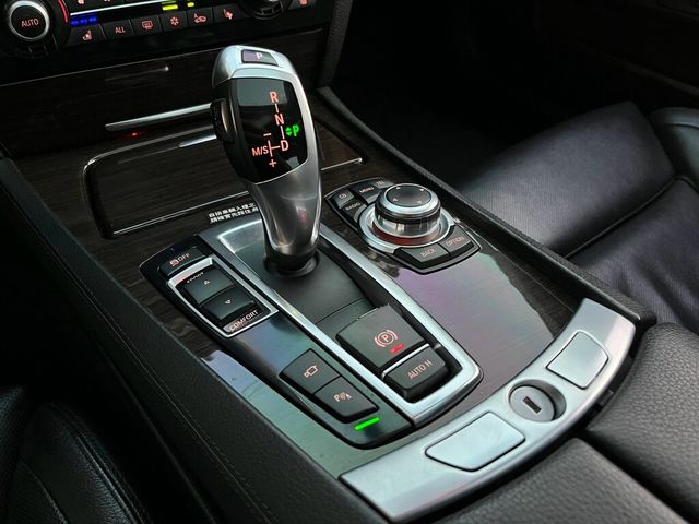 BMW寶馬 740LI  第11張相片