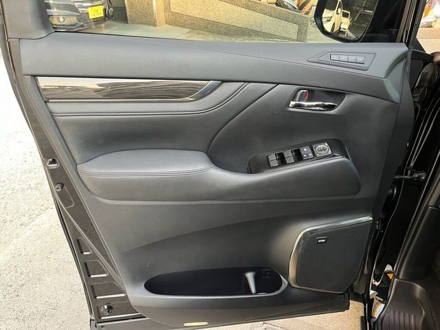 LEXUS凌志 LM300H  第12張相片