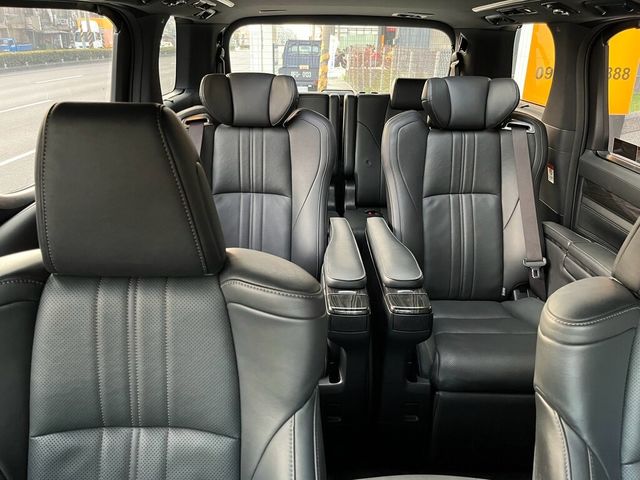 LEXUS凌志 LM300H  第18張相片