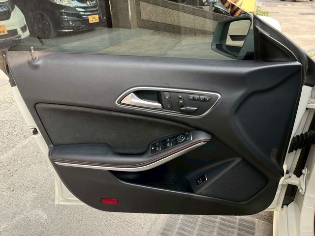 M-BENZ賓士 CLA250  第13張相片