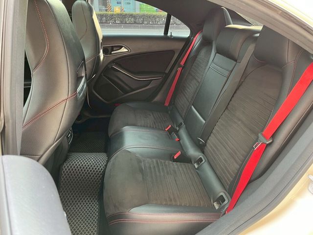 M-BENZ賓士 CLA250  第15張相片