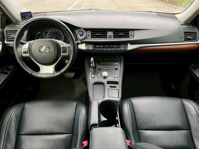 LEXUS凌志 CT200H  第5張相片