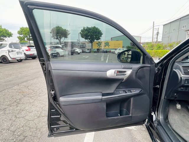 LEXUS凌志 CT200H  第12張相片