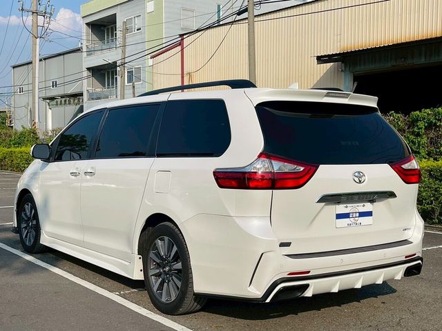TOYOTA豐田 SIENNA  第4張相片