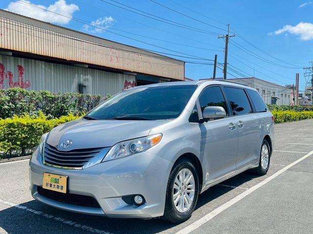 TOYOTA豐田 SIENNA  第1張相片