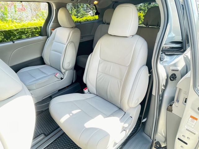 TOYOTA豐田 SIENNA  第15張相片