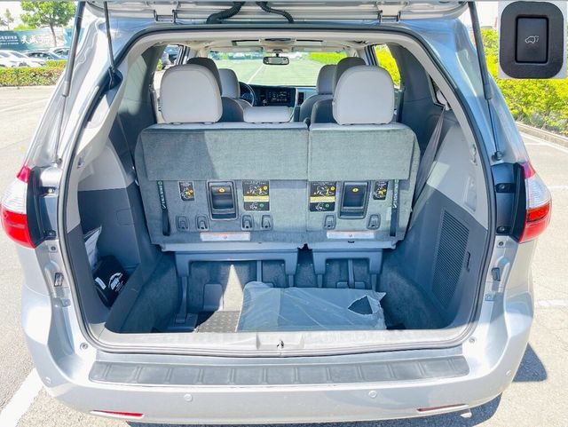 TOYOTA豐田 SIENNA  第19張相片