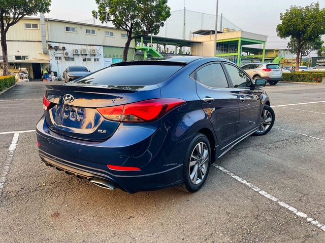 HYUNDAI現代 ELANTRA  第3張相片