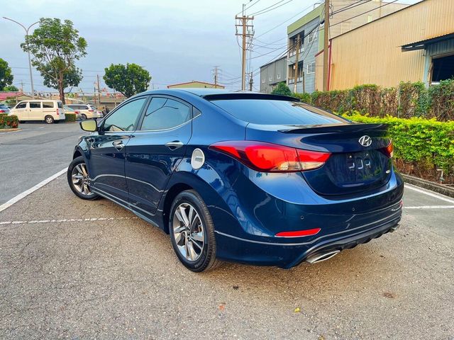HYUNDAI現代 ELANTRA  第4張相片