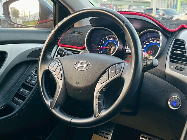 HYUNDAI現代 ELANTRA  第7張相片
