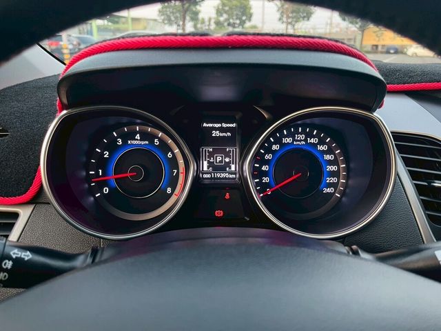 HYUNDAI現代 ELANTRA  第8張相片