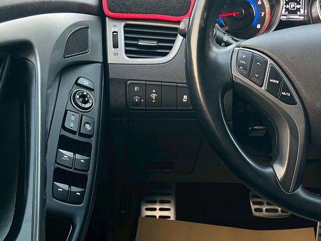 HYUNDAI現代 ELANTRA  第14張相片