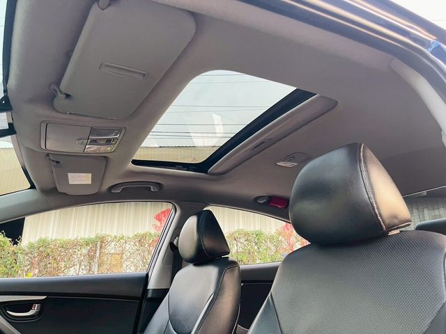 HYUNDAI現代 ELANTRA  第15張相片