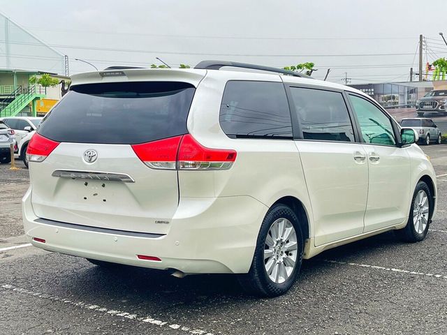 TOYOTA豐田 SIENNA  第4張相片