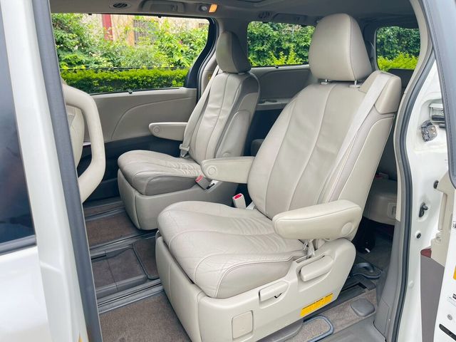 TOYOTA豐田 SIENNA  第16張相片