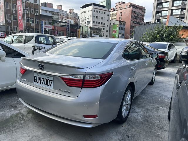 LEXUS凌志 ES300H  第2張相片