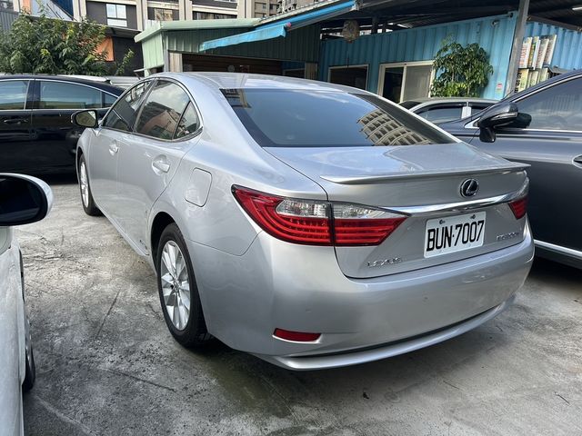 LEXUS凌志 ES300H  第4張相片