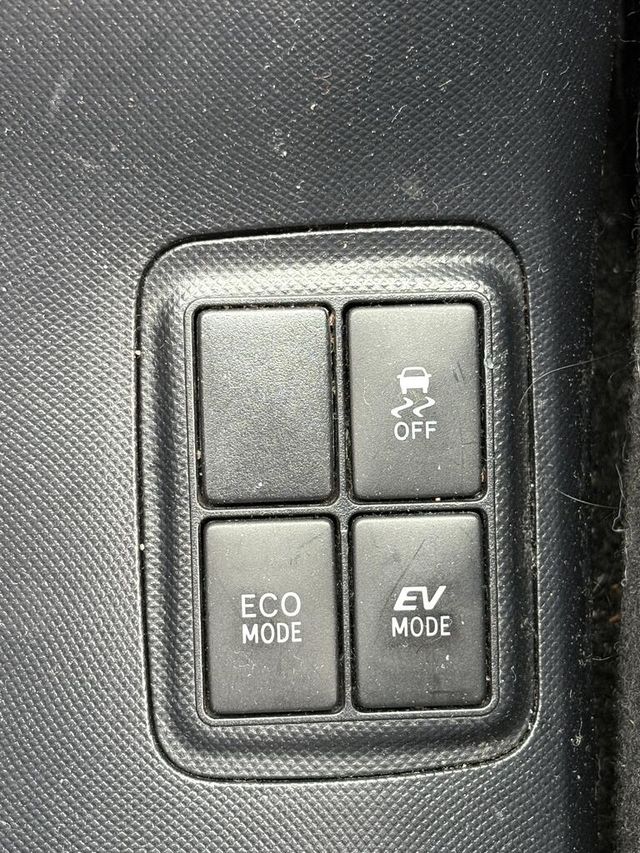 TOYOTA豐田 PRIUS C  第17張相片