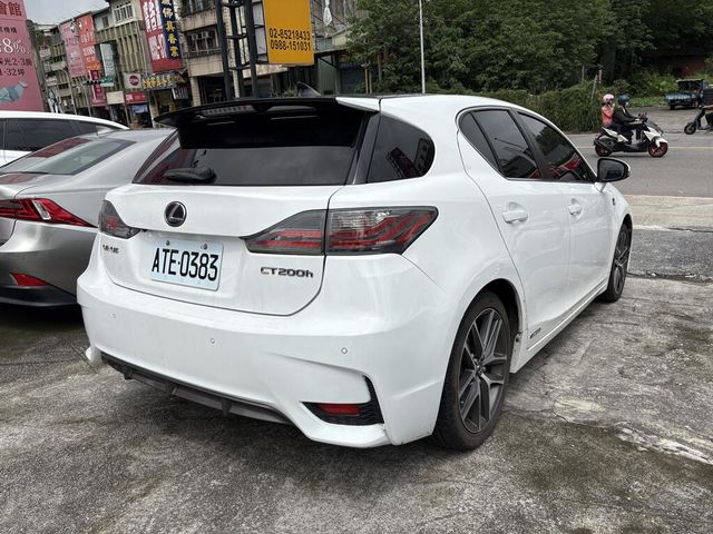 LEXUS凌志 CT200H  第2張相片