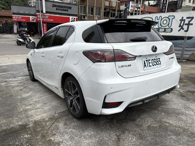 LEXUS凌志 CT200H  第4張相片