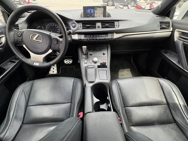 LEXUS凌志 CT200H  第5張相片