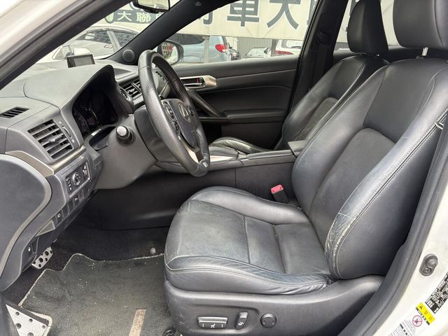 LEXUS凌志 CT200H  第13張相片