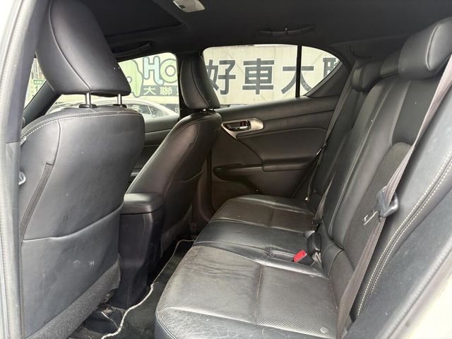 LEXUS凌志 CT200H  第14張相片