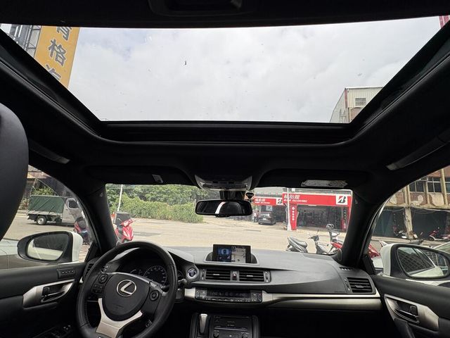 LEXUS凌志 CT200H  第15張相片