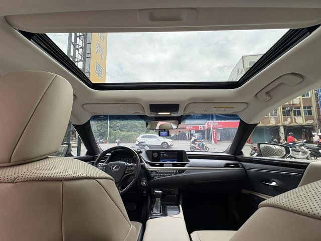 LEXUS凌志 ES200  第17張相片