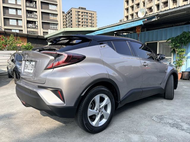 TOYOTA豐田 C-HR  第2張相片