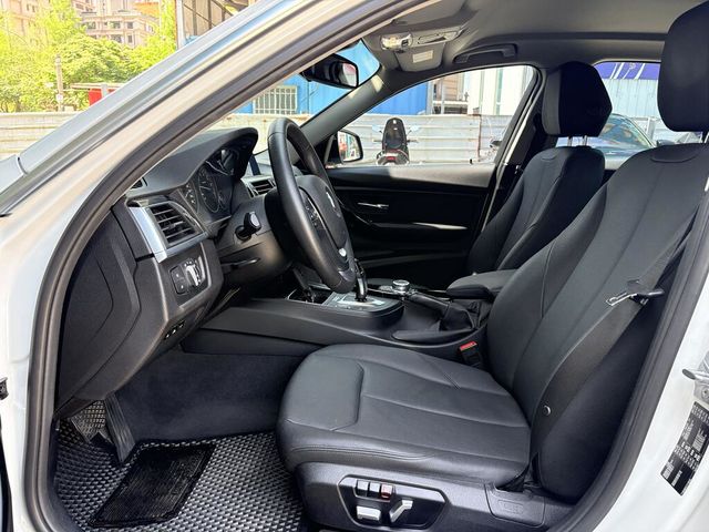 BMW寶馬 318I  第13張相片