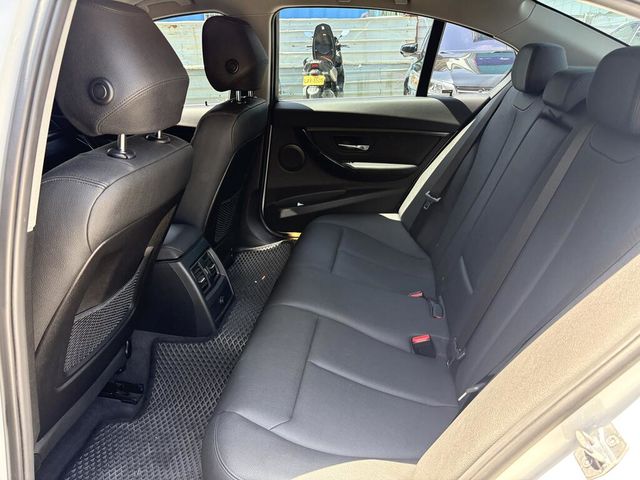 BMW寶馬 318I  第14張相片