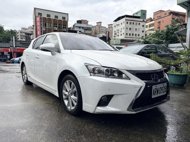 LEXUS凌志 CT200H  第3張相片