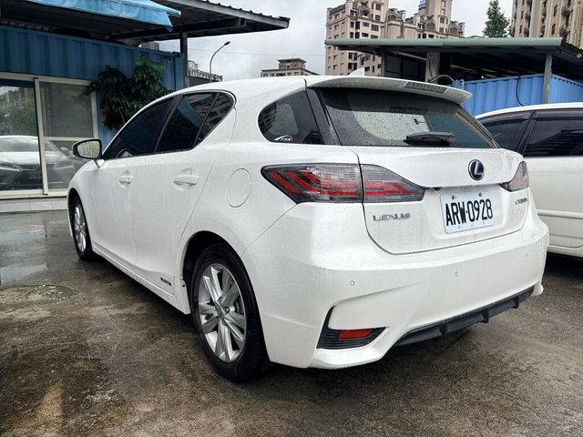 LEXUS凌志 CT200H  第4張相片