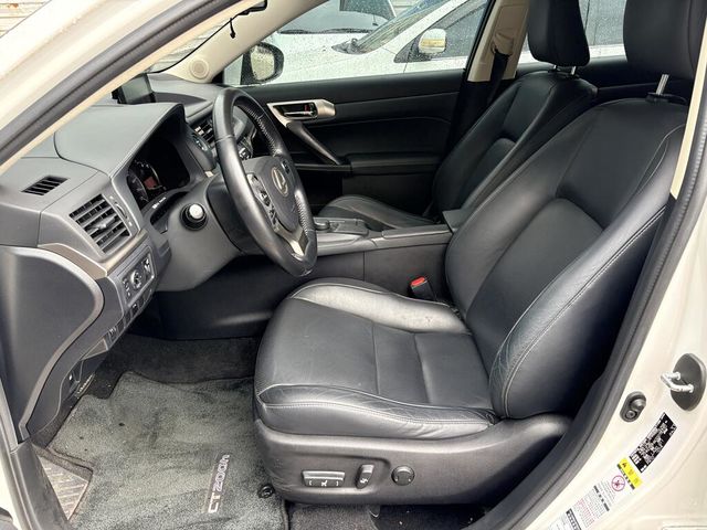 LEXUS凌志 CT200H  第13張相片
