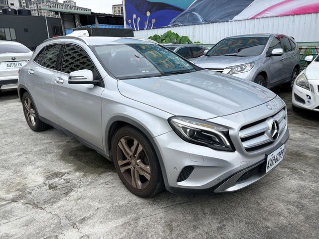 M-BENZ賓士 GLA200  第3張相片