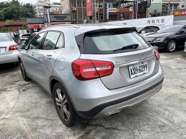 M-BENZ賓士 GLA200  第4張相片