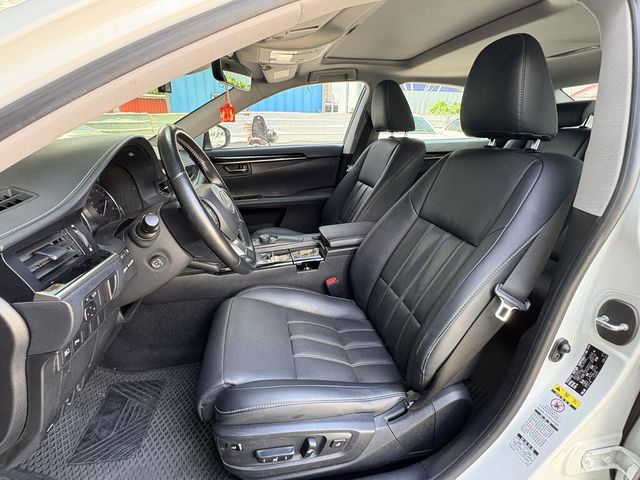 LEXUS凌志 ES300H  第13張相片