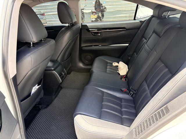 LEXUS凌志 ES300H  第14張相片