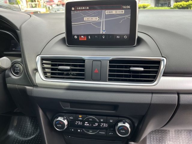 ❱❱❱魂動MAZDA3✧頂級版天窗✧馬力大✧靈敏好操控✅盲點✅都會型煞車輔助✅循跡防滑 ✅胎壓偵測★歡迎蒞臨賞車試乘★  第13張相片