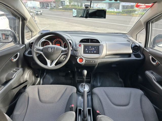 2013 Honda Fit 1.5 VTi-S✅恆溫空調✅定速巡航✅方向盤快控鍵✅ 換檔撥片★歡迎蒞臨賞車試乘★  第2張相片