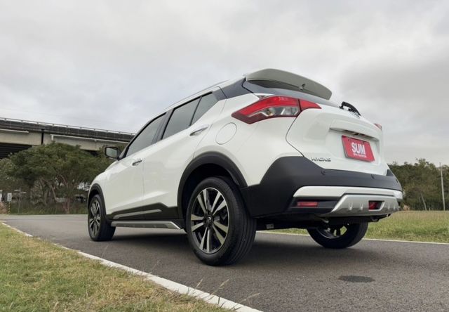 2019 Nissan Kicks 1.5僅跑8萬多✅I KEY✅恆溫空調✅定速✅環境系統✅循跡防滑★歡迎蒞臨賞車試乘★  第2張相片