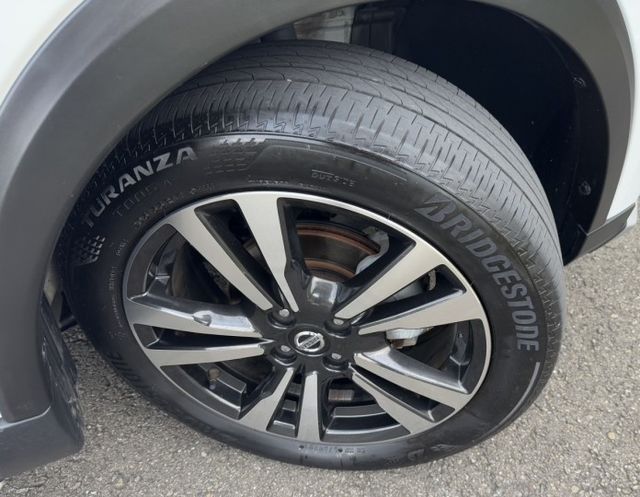 2019 Nissan Kicks 1.5僅跑8萬多✅I KEY✅恆溫空調✅定速✅環境系統✅循跡防滑★歡迎蒞臨賞車試乘★  第14張相片