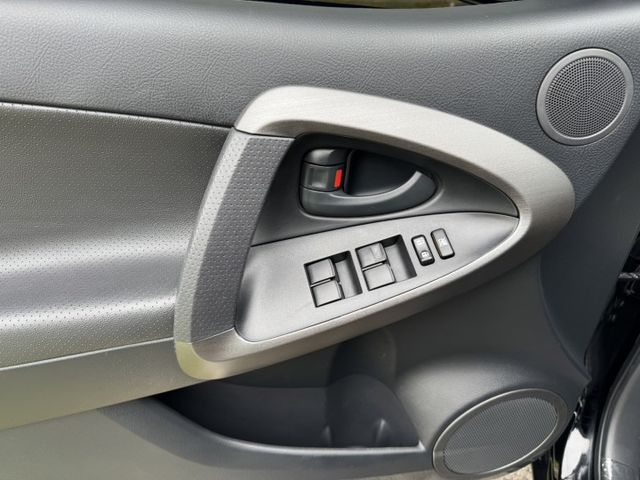 運動休旅車~ 2010 Toyota RAV4 2.4✅恆溫空調✅定速巡航✅駕駛座電動調整✅方向盤快控鍵★歡迎蒞臨賞車試  第12張相片