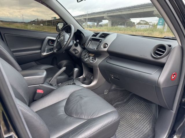 運動休旅車~ 2010 Toyota RAV4 2.4✅恆溫空調✅定速巡航✅駕駛座電動調整✅方向盤快控鍵★歡迎蒞臨賞車試  第14張相片