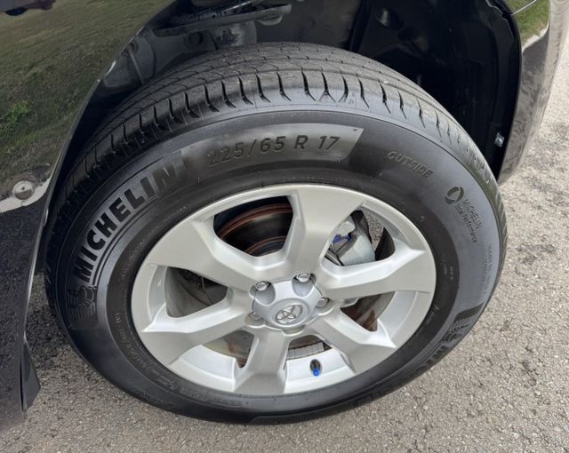 運動休旅車~ 2010 Toyota RAV4 2.4✅恆溫空調✅定速巡航✅駕駛座電動調整✅方向盤快控鍵★歡迎蒞臨賞車試  第18張相片