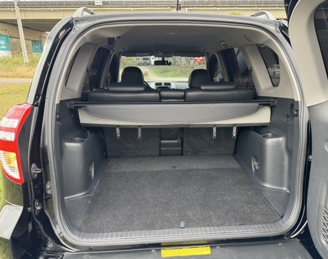 運動休旅車~ 2010 Toyota RAV4 2.4✅恆溫空調✅定速巡航✅駕駛座電動調整✅方向盤快控鍵★歡迎蒞臨賞車試  第19張相片