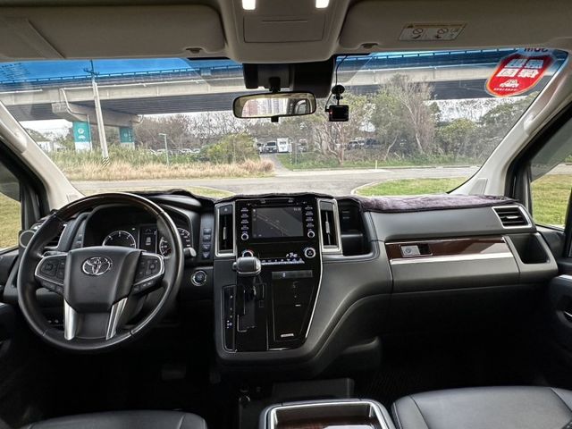 舒適大空間～2023 Toyota Granvia 6人座旗艦僅跑4萬多✅I KEY✅恆溫空調✅駕駛座／後座電動調整  第18張相片