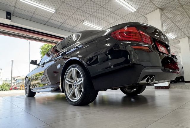 2013 BMW 520D M5套件~僅跑１０萬多KM✅I KEY✅恆溫空調✅空力套件✅雙前座跑車座椅★歡迎蒞臨賞車試乘  第2張相片