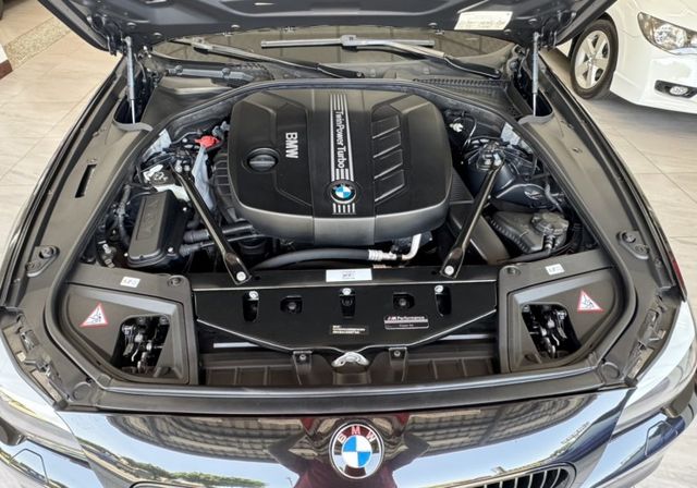 2013 BMW 520D M5套件~僅跑１０萬多KM✅I KEY✅恆溫空調✅空力套件✅雙前座跑車座椅★歡迎蒞臨賞車試乘  第18張相片